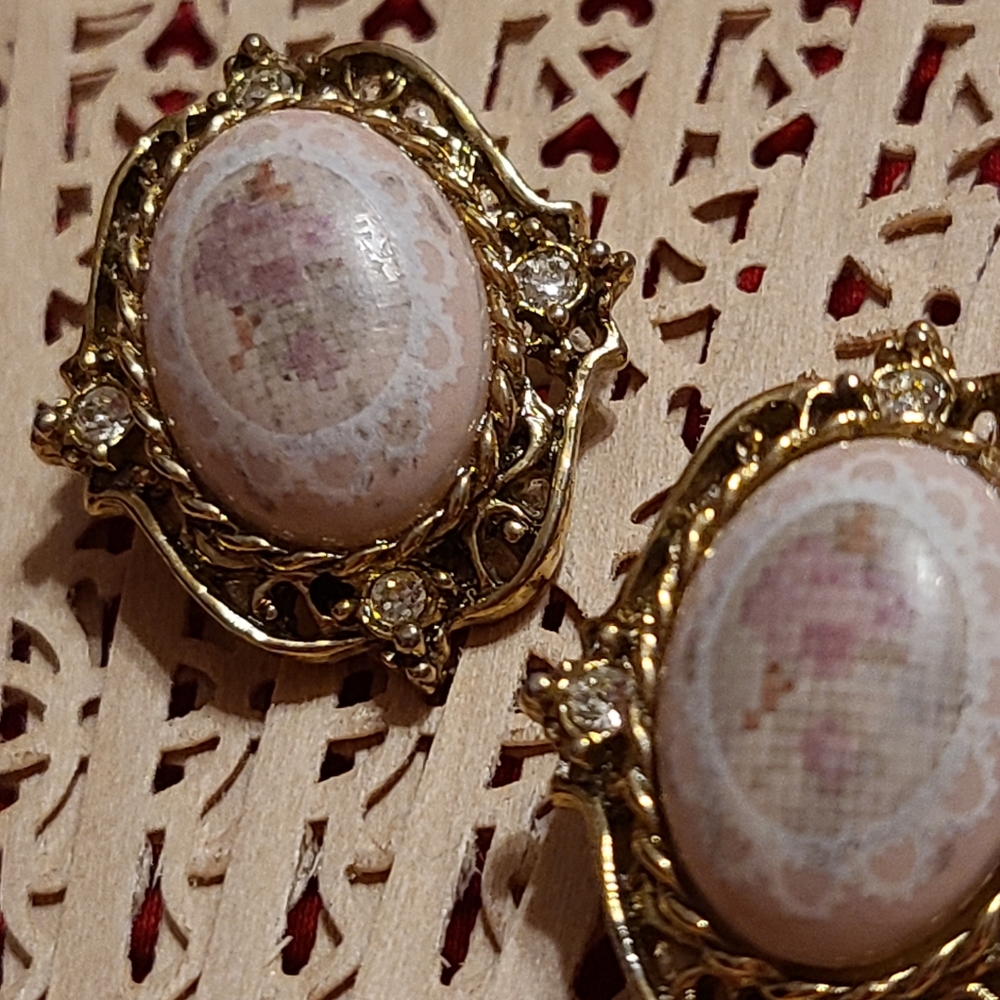 Clip on Earring very faded picture on these earrings - Picture 12 of 17